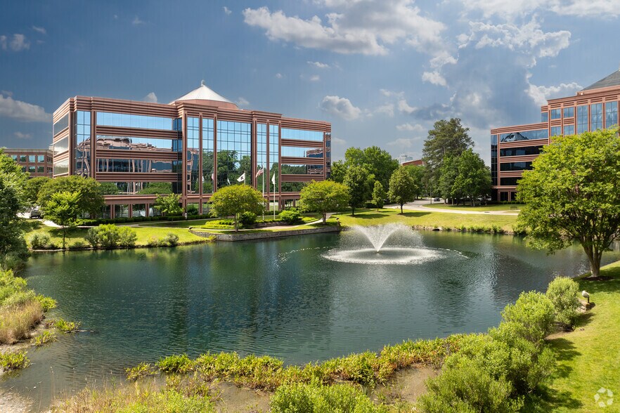 More Photos Of 272 Bendix Rd, Virginia Beach Unknown For Lease