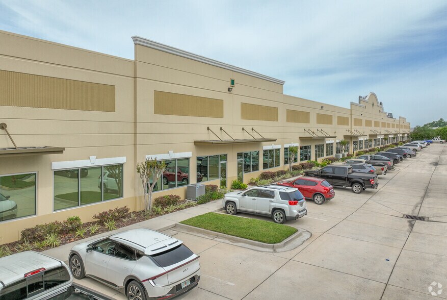 More Photos Of 2251 Lynx Ln, Orlando Warehouse For Lease