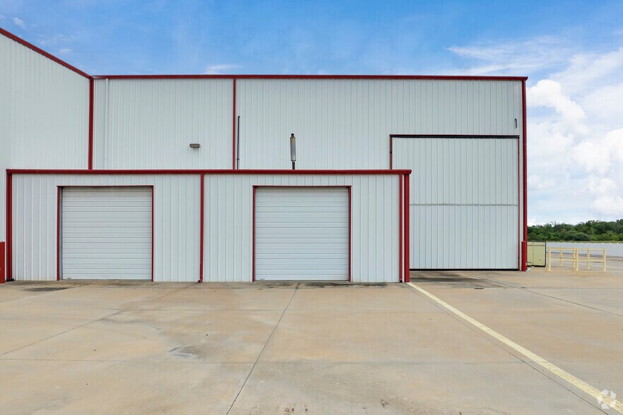 More Photos Of 3782 Reese Rd, Rosenberg Warehouse For Sale