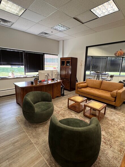 More Photos Of 2851 Charlevoix Dr SE, Grand Rapids Office For Lease