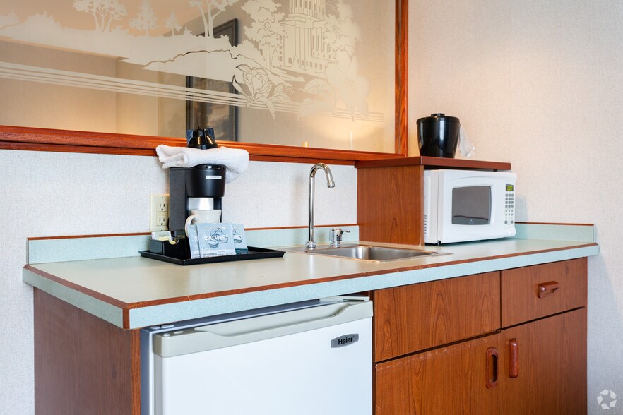 More Photos Of 3304 Market St NE, Salem Hotel For Sale