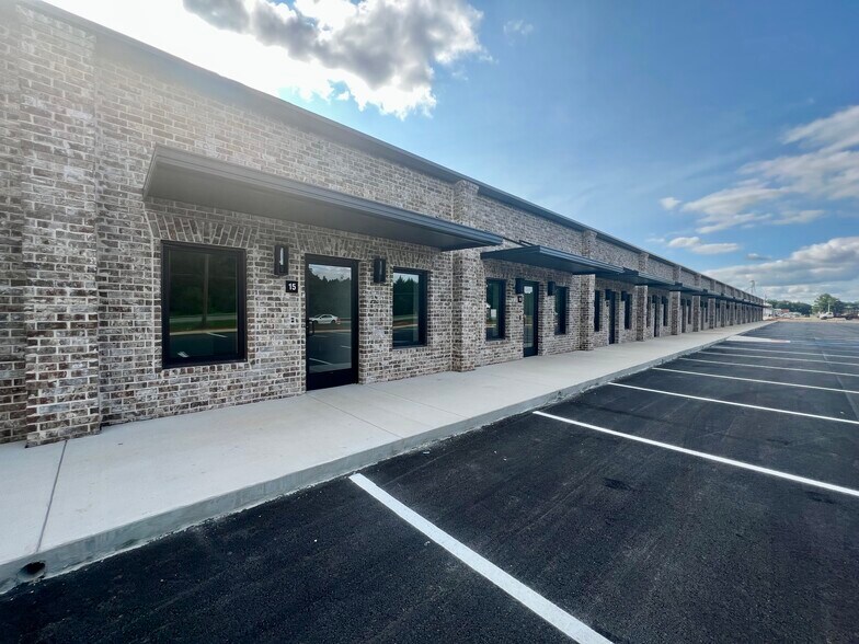 More Photos Of 815 GA Highway 247 S, Kathleen Flex For Lease