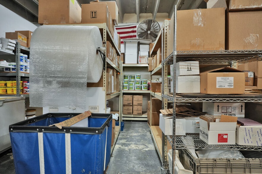 More Photos Of 8111-8119 NW 33rd St, Miami Warehouse For Sale