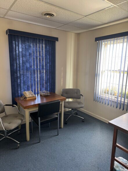 More Photos Of 6 Roberts Ave, Rutland Medical For Sale