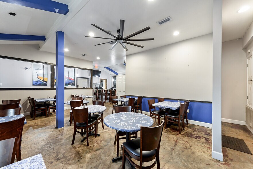 More Photos Of 1220 Bienville Blvd, Ocean Springs General Retail For Lease