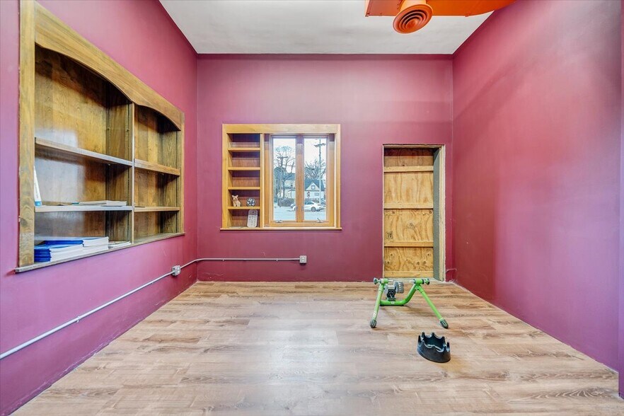 More Photos Of 1234 Maple Ave SW, Roanoke Office For Sale