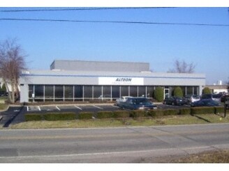 More Photos Of 4528 Bishop Ln, Louisville Showroom For Sale