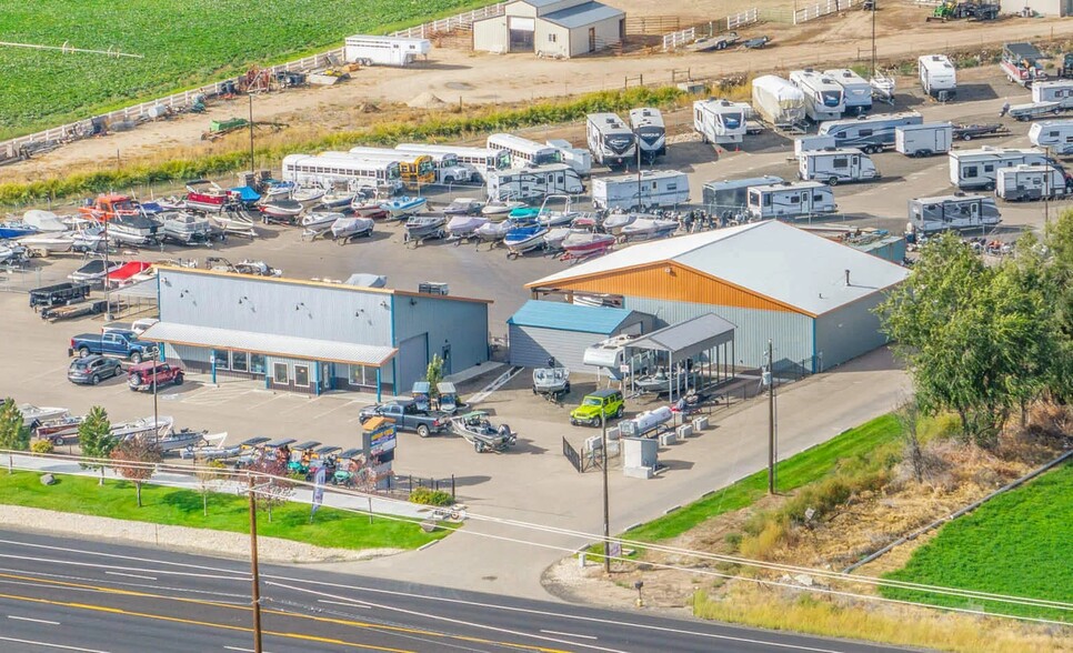 More Photos Of 8797 S Meridian Rd, Meridian Showroom For Sale