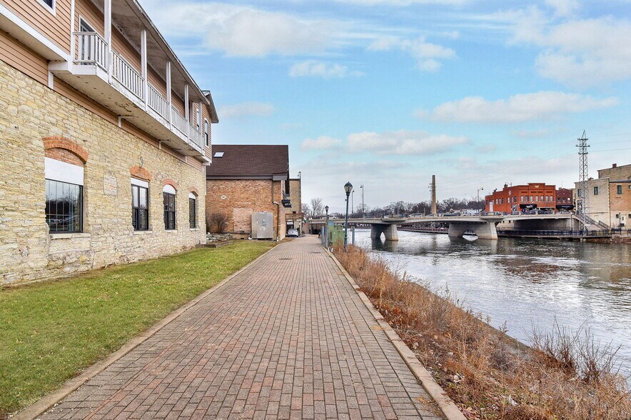 More Photos Of 30 S Shumway Ave, Batavia Office For Lease