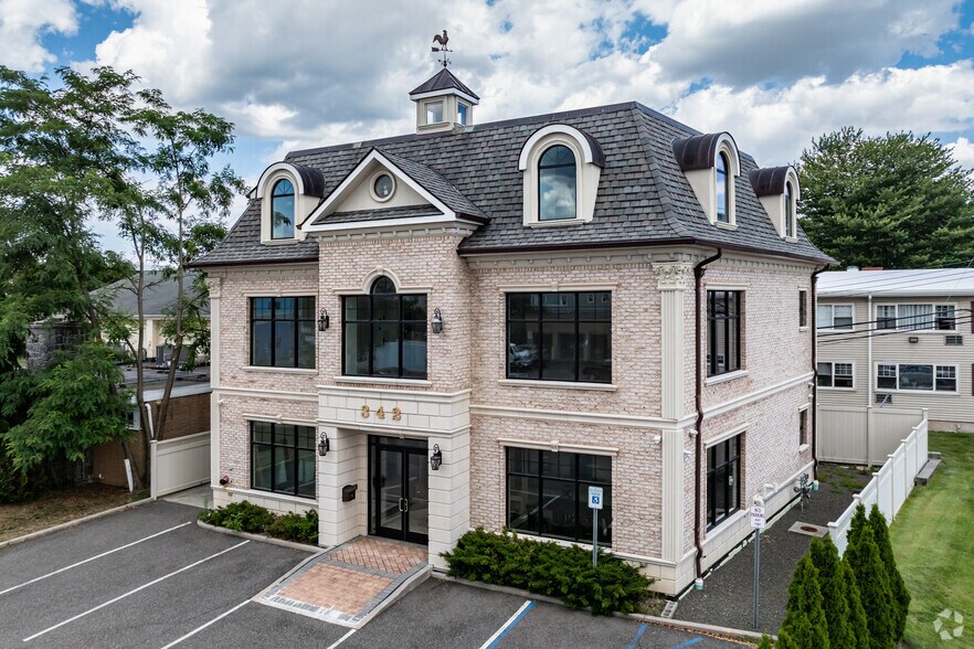 More Photos Of 342 Post Ave, Westbury Office For Lease