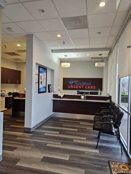 More Photos Of 121 Tom Hill Sr Blvd, Macon-Bibb Storefront Retail Office For Lease