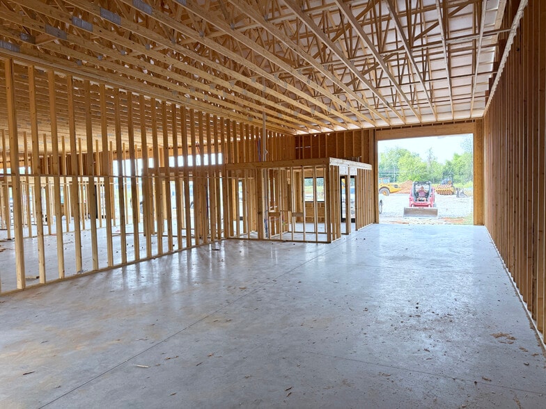 More Photos Of 400 Red Squirrel St, Bowling Green Specialty For Sale