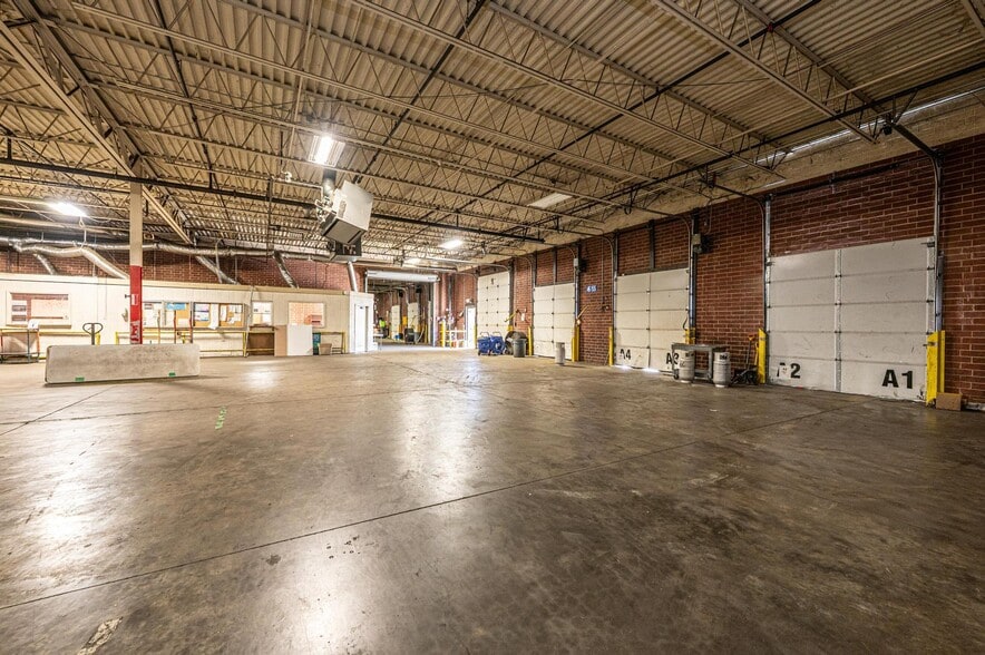 More Photos Of 106 Somerset Dr, Conover Manufacturing For Lease