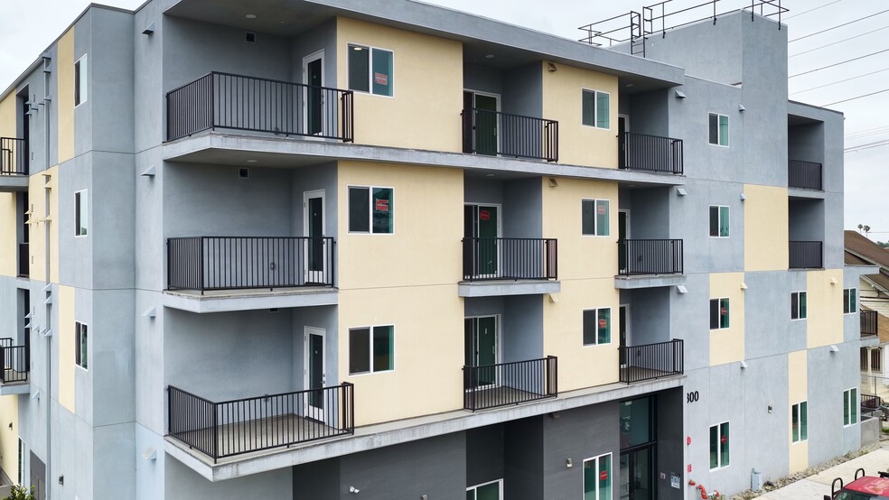 Primary Photo Of 300 W 60th St, Los Angeles Apartments For Sale