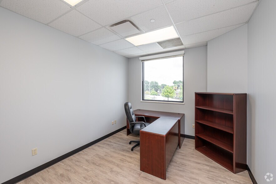 More Photos Of 1116 S Walton Blvd, Bentonville Office For Lease