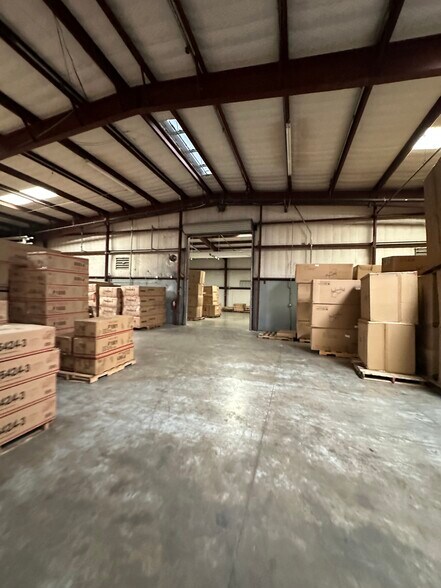 More Photos Of 1208 Commercial Blvd N, Arlington Warehouse For Lease