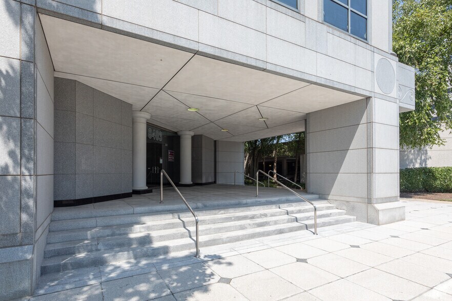 More Photos Of 8403 Arlington Blvd, Fairfax Office For Lease