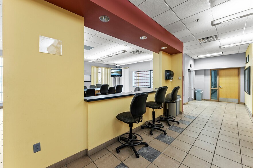 More Photos Of 11180 86th Ave N, Osseo Flex For Lease