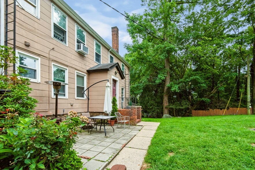 More Photos Of 1621 Harrison Ave, Mamaroneck Storefront Retail Residential For Sale
