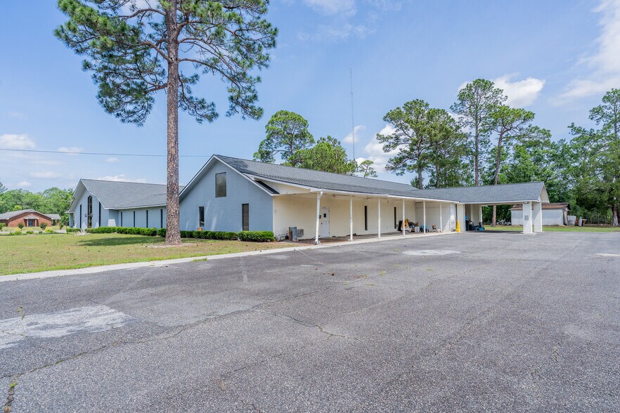 More Photos Of 128 University Blvd, Waycross Flex For Sale