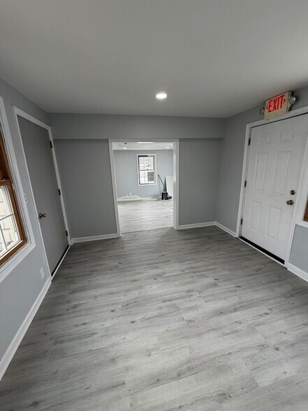 More Photos Of 13801 Brandywine Rd, Brandywine General Retail For Lease