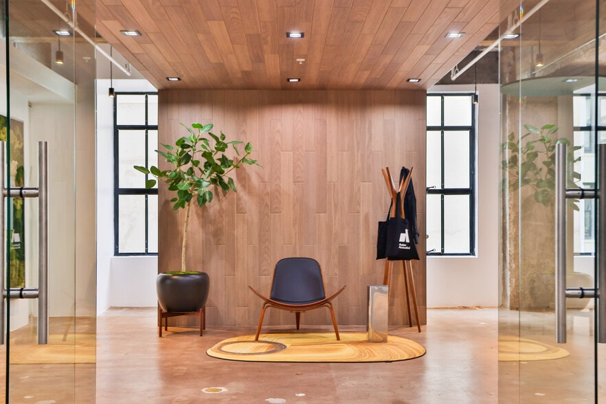 Primary Photo Of 742-748 S Hill St, Los Angeles Loft Creative Space For Lease