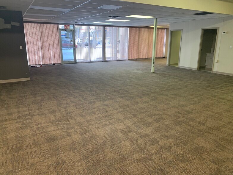 More Photos Of 4316 118 Ave NW, Edmonton Office For Lease