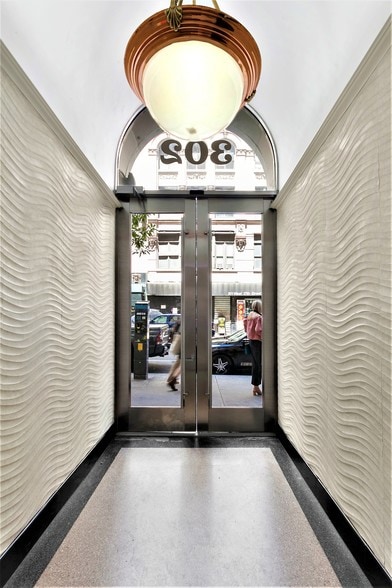 More Photos Of 302 W 37th St, New York Office For Lease