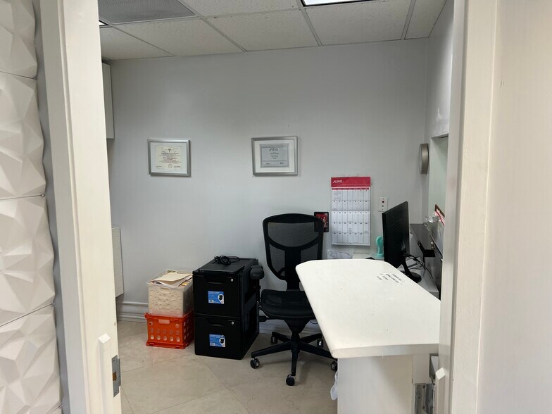 More Photos Of 4651 Sheridan St, Hollywood Medical For Sale