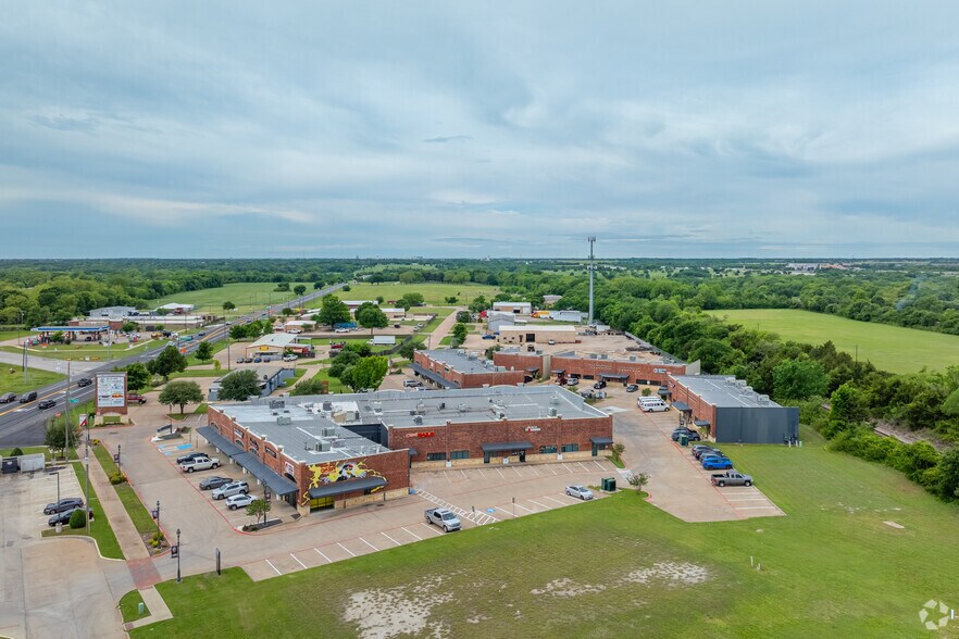 More Photos Of 205 S Main St, Red Oak Unknown For Lease