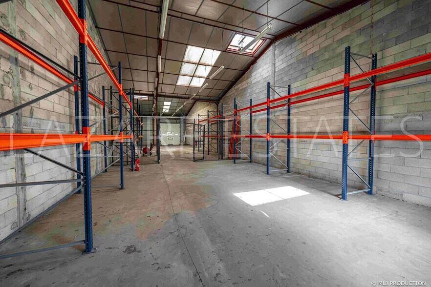 More Photos Of 7 Rue De La Croix Blanche, Pringy Flex For Lease