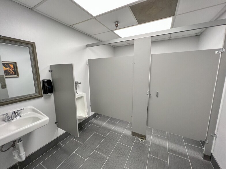 More Photos Of 108 Commercial Cir, Conroe Office Residential For Sale