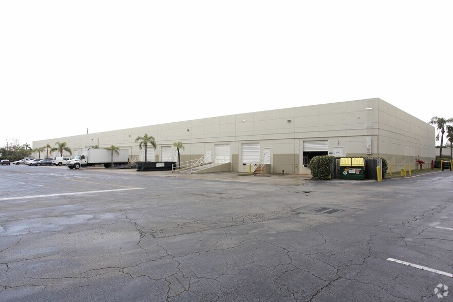 More Photos Of 674-692 S Military Trl, Deerfield Beach Warehouse For Lease