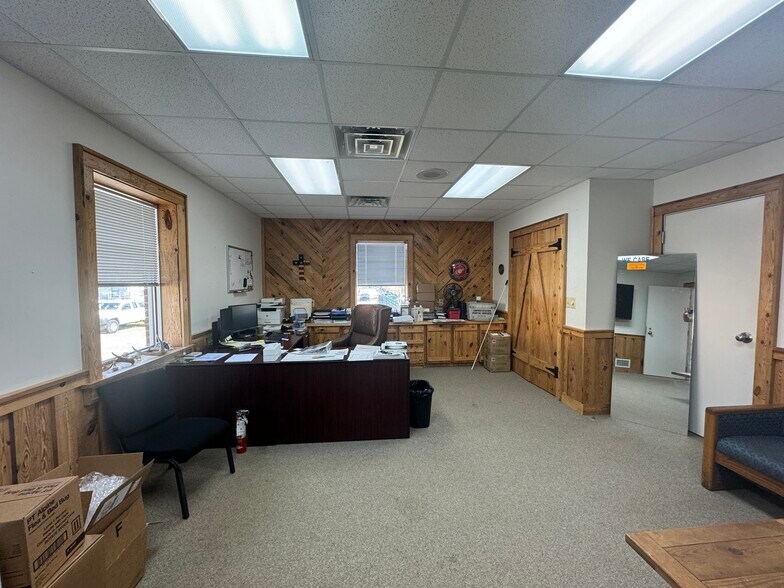 More Photos Of 3831 Reynolda Rd, Winston-Salem Light Distribution For Lease