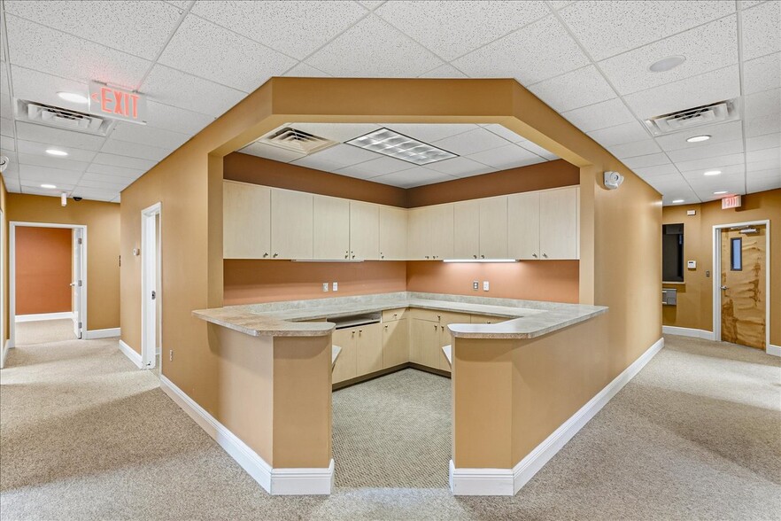 More Photos Of 8043 Spyglass Hill Rd, Melbourne Medical For Lease