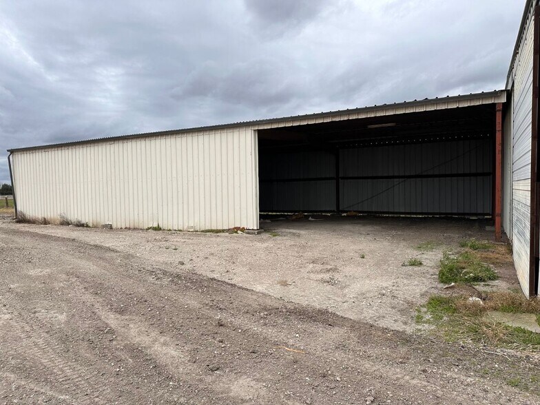 More Photos Of 16137 FM 624, Robstown Warehouse For Lease