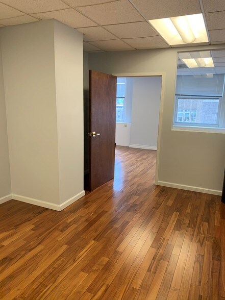 More Photos Of 1528 Walnut St, Philadelphia Office For Lease