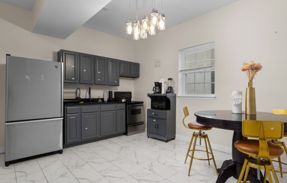 More Photos Of 214-216 E Main St, Richmond Storefront Retail Residential For Sale