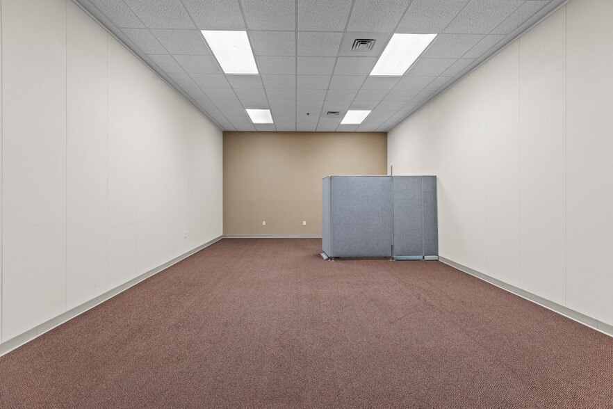 More Photos Of 327 N Queen St, Kinston Office For Sale