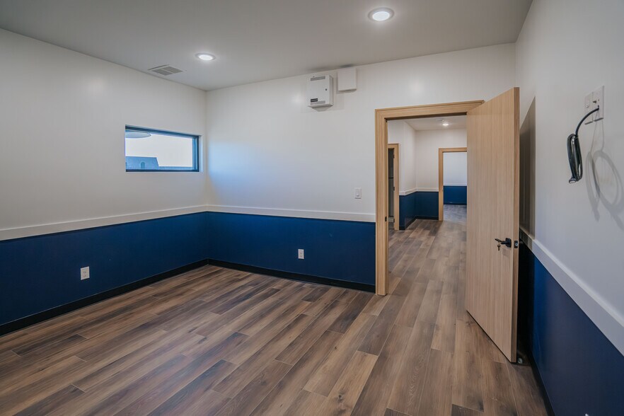 More Photos Of 2603 S Kaufman St, Ennis Industrial For Sale