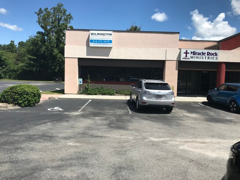 More Photos Of 3825 Market St, Wilmington General Retail For Lease
