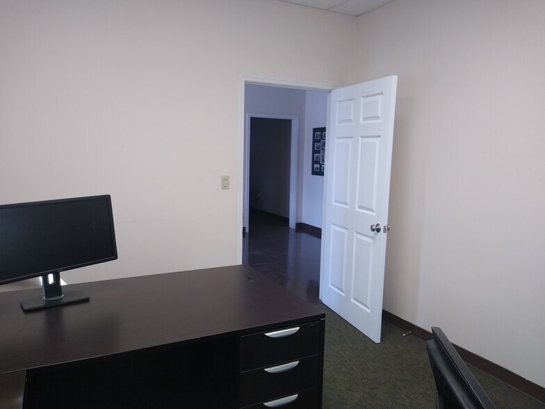 More Photos Of 1959 Saratoga Blvd, Corpus Christi Warehouse For Sale