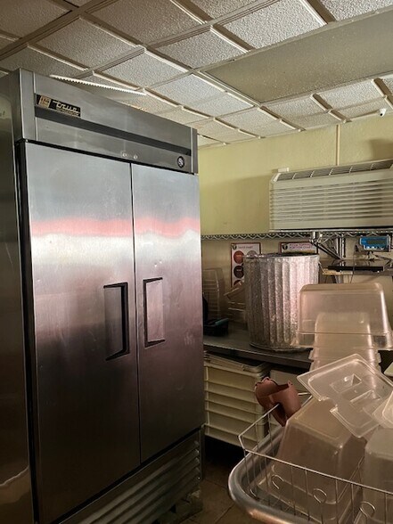 More Photos Of 929 Cook Pkwy, Oceana Restaurant For Sale