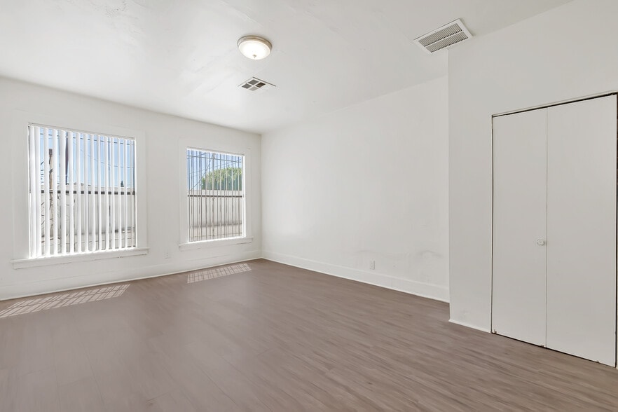 More Photos Of 800-808 N Avalon Blvd, Wilmington Storefront Retail Office For Lease