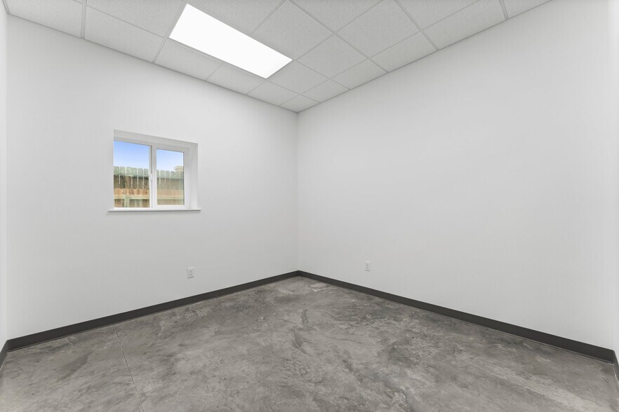 More Photos Of 810 Honea Egypt Rd., Magnolia Flex For Sale