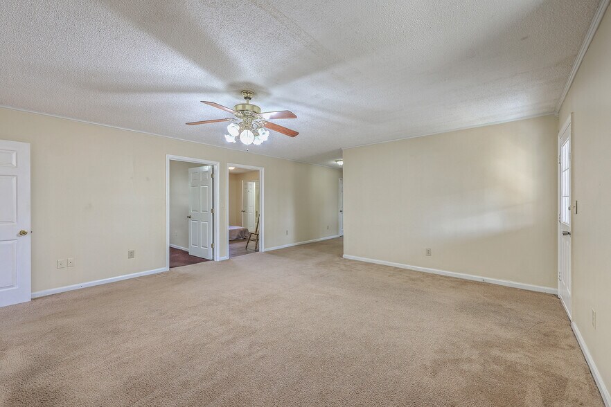 More Photos Of 106 Mayrant St, Summerville Office For Sale