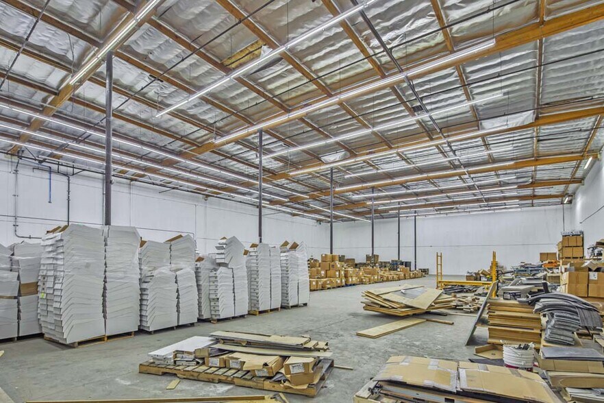 More Photos Of 2250 Maple Ave, Los Angeles Warehouse For Sale