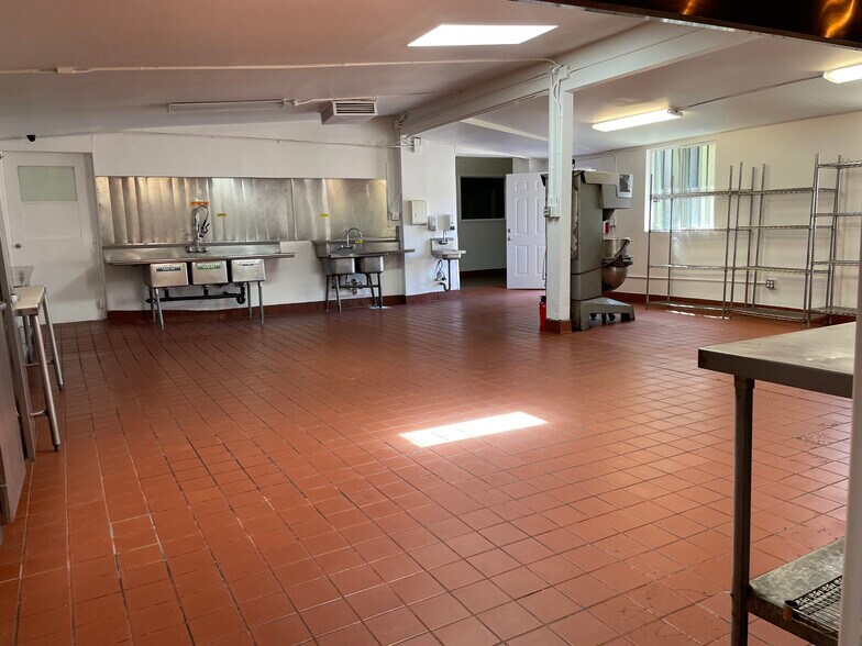 More Photos Of 3380 S Robertson Blvd, Los Angeles Restaurant For Lease