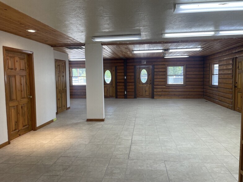 More Photos Of 115 Phillips St, Canyonville General Retail For Sale