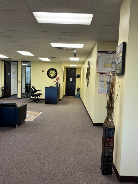 More Photos Of 1303 W Walnut Hill Ln, Irving Office For Lease